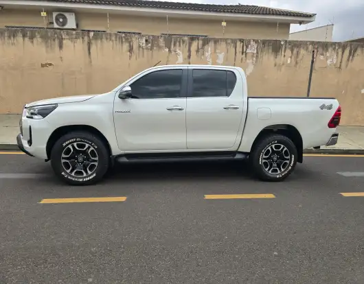 TOYOTA-HILUX-2022