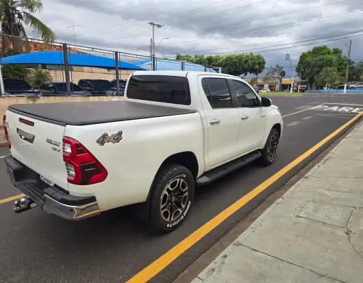 TOYOTA-HILUX-2.8 D-4D TURBO DIESEL CD SRX 4X4 AUTOMÁTICO TOYOTA-HILUX-2022