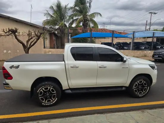 TOYOTA-HILUX-2.8 D-4D TURBO DIESEL CD SRX 4X4 AUTOMÁTICO TOYOTA-HILUX-2022