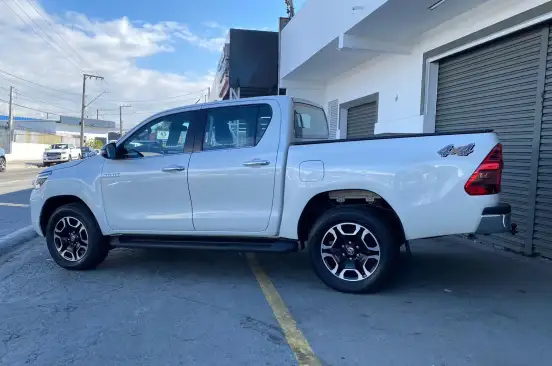 TOYOTA-HILUX-2021