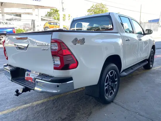 TOYOTA-HILUX-2.8 D-4D TURBO DIESEL CD SRX 4X4 AUTOMÁTICO TOYOTA-HILUX-2021