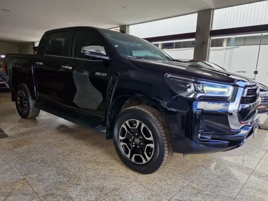 TOYOTA-HILUX-2.8 D-4D TURBO DIESEL CD SRX 4X4 AUTOMÁTICO TOYOTA-HILUX-2024