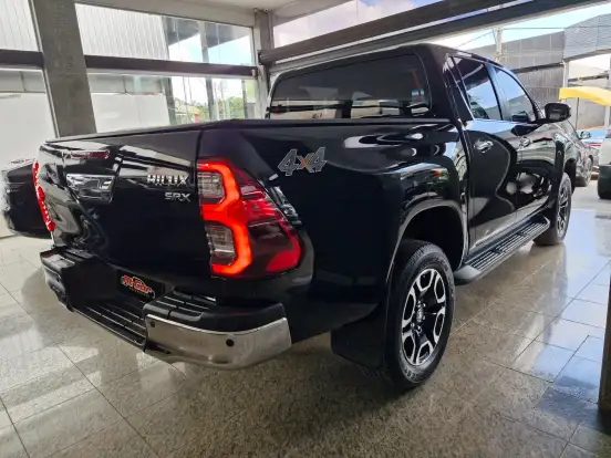 TOYOTA-HILUX-2.8 D-4D TURBO DIESEL CD SRX 4X4 AUTOMÁTICO TOYOTA-HILUX-2024