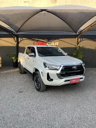 TOYOTA HILUX 2.8 D-4D TURBO DIESEL CD SRX 4X4 AUTOMÁTICO