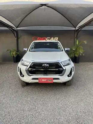 TOYOTA-HILUX-2.8 D-4D TURBO DIESEL CD SRX 4X4 AUTOMÁTICO TOYOTA-HILUX-2024