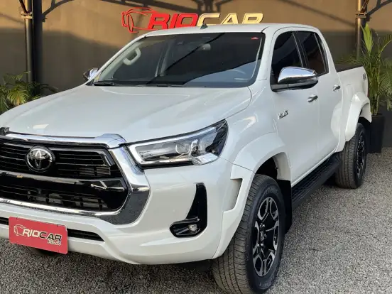 TOYOTA-HILUX-2.8 D-4D TURBO DIESEL CD SRX 4X4 AUTOMÁTICO TOYOTA-HILUX-2024