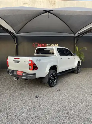 TOYOTA-HILUX-2024