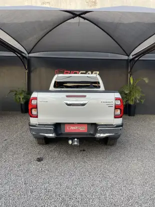 TOYOTA-HILUX-2024