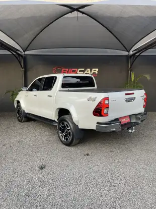 TOYOTA-HILUX-2024