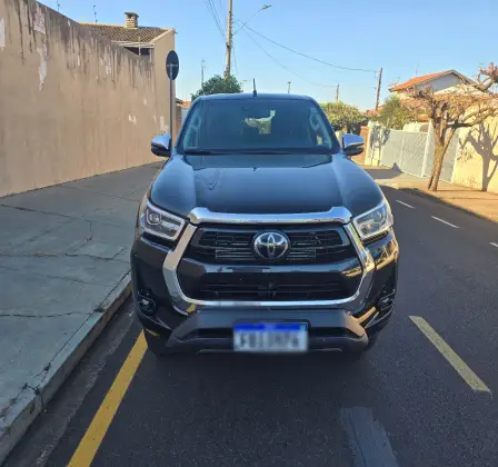 TOYOTA HILUX 2.8 D-4D TURBO DIESEL CD SRX LIMITED 4X4 AUTOMÁTICO