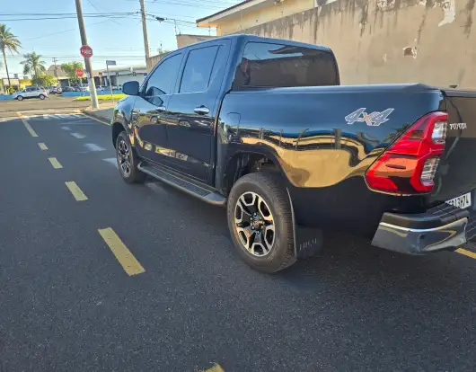 TOYOTA-HILUX-2022