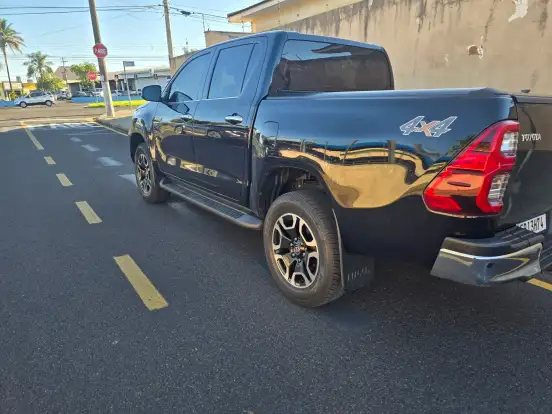 TOYOTA-HILUX-2.8 D-4D TURBO DIESEL CD SRX LIMITED 4X4 AUTOMÁTICO TOYOTA-HILUX-2022