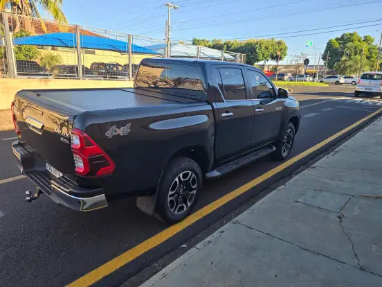 TOYOTA-HILUX-2.8 D-4D TURBO DIESEL CD SRX LIMITED 4X4 AUTOMÁTICO TOYOTA-HILUX-2022