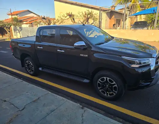 TOYOTA-HILUX-2022