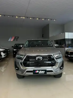 TOYOTA-HILUX-2022