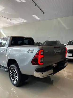 TOYOTA-HILUX-2.8 D-4D TURBO DIESEL CD SRX LIMITED 4X4 AUTOMÁTICO TOYOTA-HILUX-2022