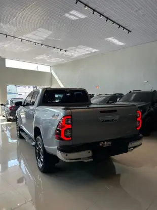 TOYOTA-HILUX-2022