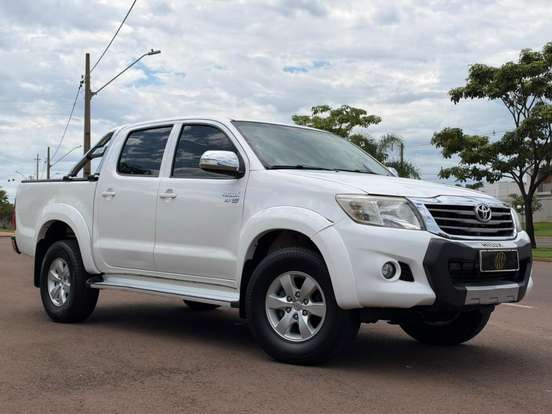 TOYOTA-HILUX-2.7 SRV 4X2 CD 16V FLEX 4P AUTOMÁTICO TOYOTA-HILUX-2015