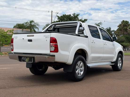 TOYOTA-HILUX-2.7 SRV 4X2 CD 16V FLEX 4P AUTOMÁTICO TOYOTA-HILUX-2015