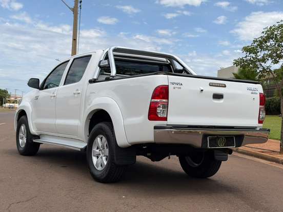 TOYOTA-HILUX-2.7 SRV 4X2 CD 16V FLEX 4P AUTOMÁTICO TOYOTA-HILUX-2015