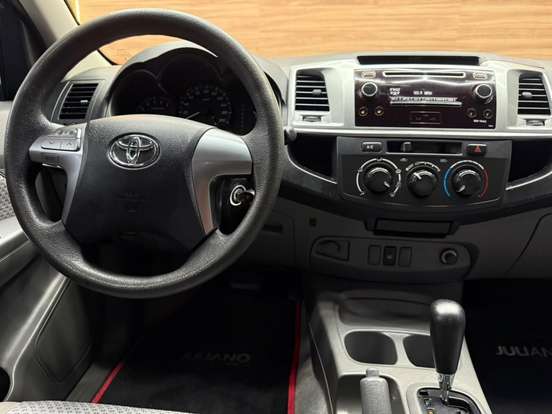 TOYOTA-HILUX-2014