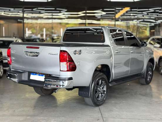 TOYOTA-HILUX-2024