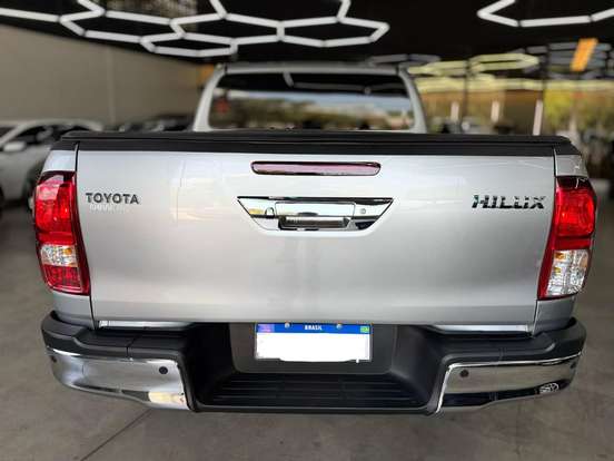 TOYOTA-HILUX-2024