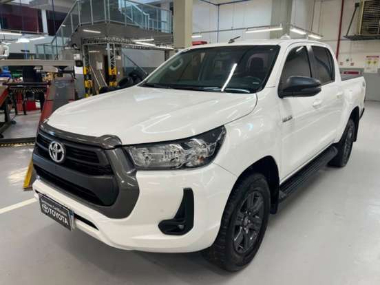 TOYOTA-HILUX-2.8 D-4D TURBO DIESEL CD SR 4X4 AUTOMÁTICO TOYOTA-HILUX-2024