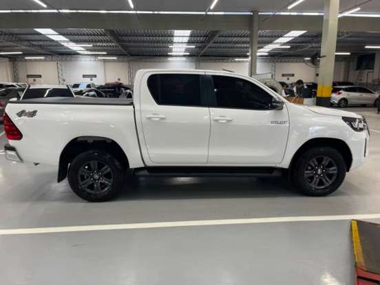 TOYOTA-HILUX-2024