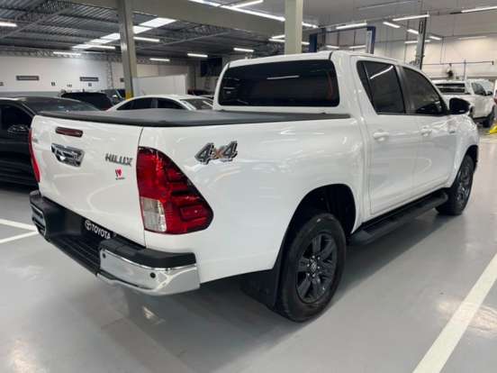 TOYOTA-HILUX-2024