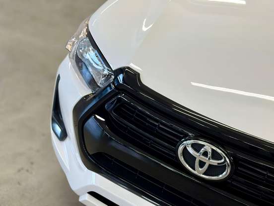 TOYOTA-HILUX-2021