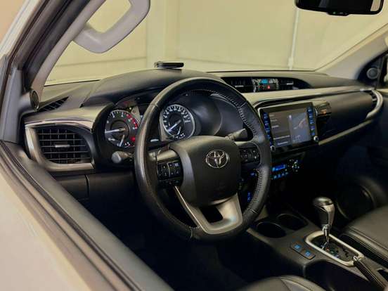 TOYOTA-HILUX-2021