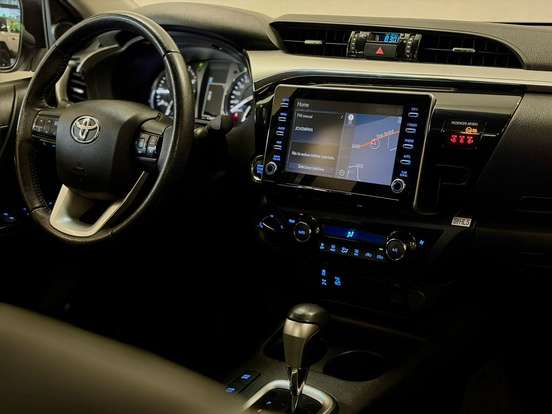 TOYOTA-HILUX-2021