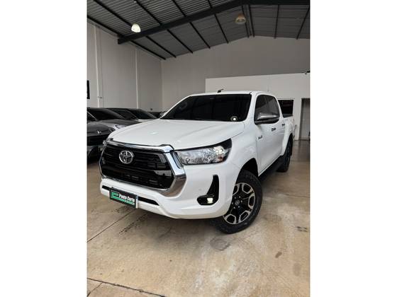 TOYOTA HILUX 2.8 D-4D TURBO DIESEL CD SRV 4X4 AUTOMÁTICO