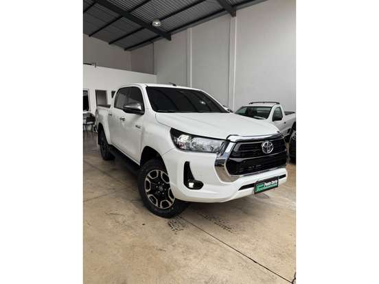 TOYOTA-HILUX-2023