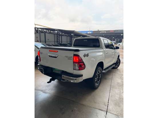 TOYOTA-HILUX-2.8 D-4D TURBO DIESEL CD SRV 4X4 AUTOMÁTICO TOYOTA-HILUX-2023