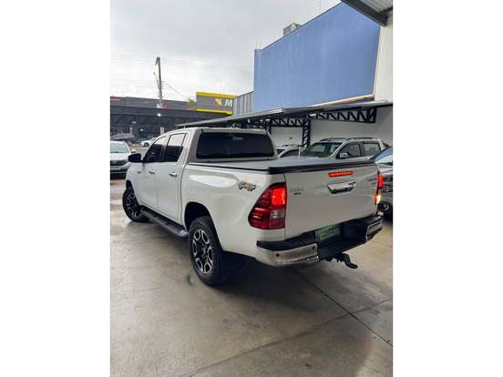 TOYOTA-HILUX-2023