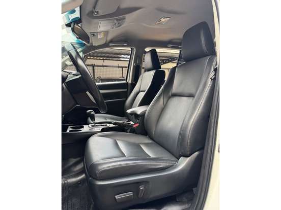 TOYOTA-HILUX-2023