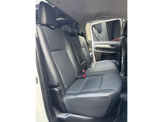 TOYOTA-HILUX-2.8 D-4D TURBO DIESEL CD SRV 4X4 AUTOMÁTICO TOYOTA-HILUX-2023