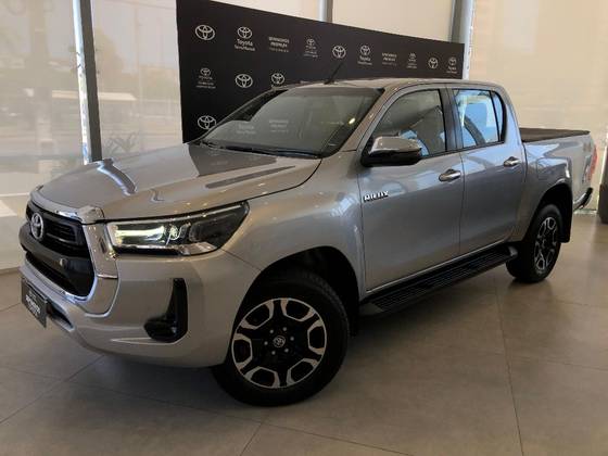 TOYOTA HILUX 2.8 D-4D TURBO DIESEL CD SRV 4X4 AUTOMÁTICO