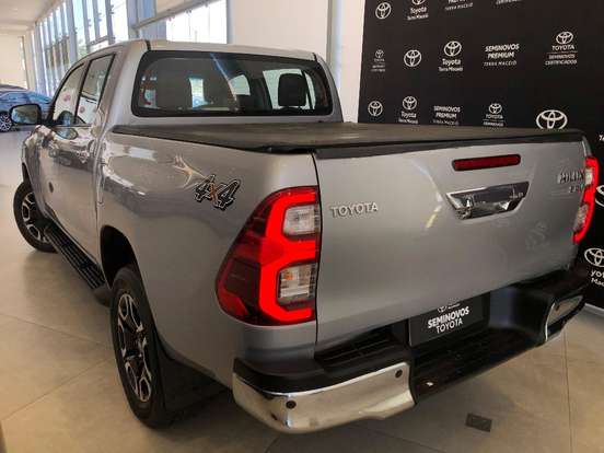 TOYOTA-HILUX-2025