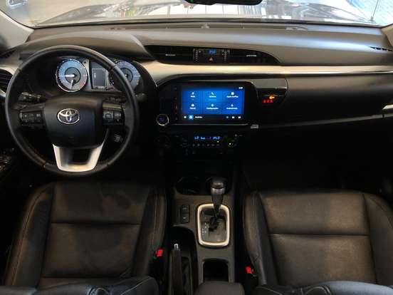 TOYOTA-HILUX-2.8 D-4D TURBO DIESEL CD SRV 4X4 AUTOMÁTICO TOYOTA-HILUX-2025
