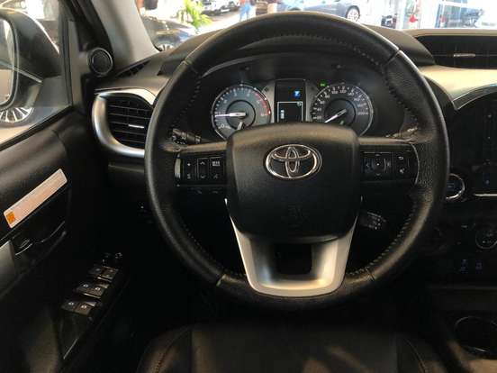 TOYOTA-HILUX-2.8 D-4D TURBO DIESEL CD SRV 4X4 AUTOMÁTICO TOYOTA-HILUX-2025