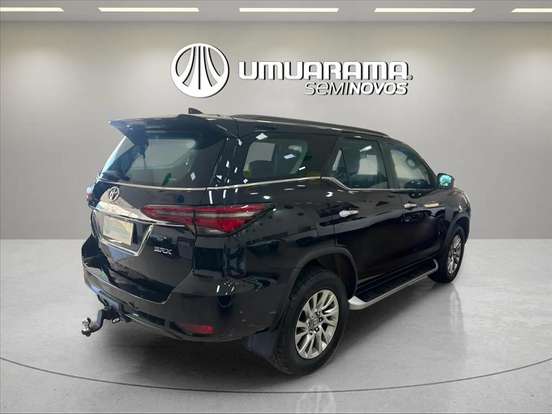 TOYOTA-HILUX-2021