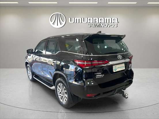 TOYOTA-HILUX-2021