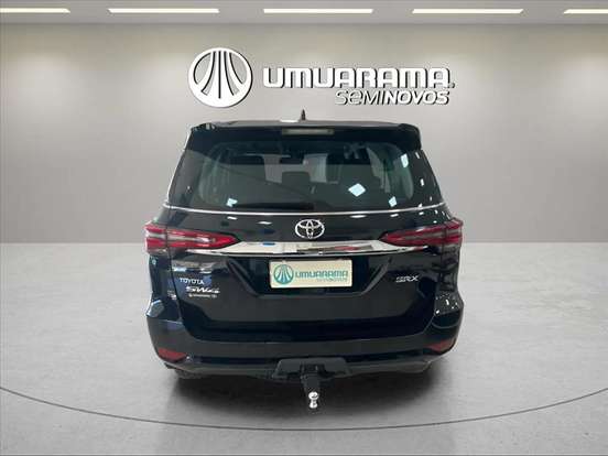 TOYOTA-HILUX-2021