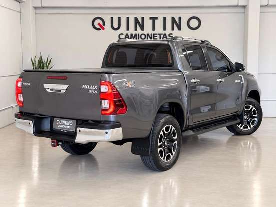 TOYOTA-HILUX-2021