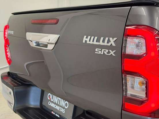 TOYOTA-HILUX-2021