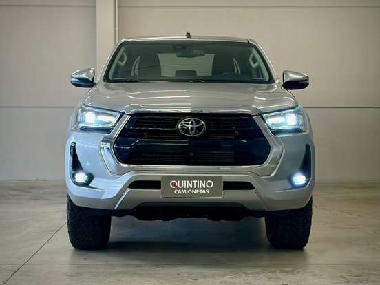 TOYOTA-HILUX-2023