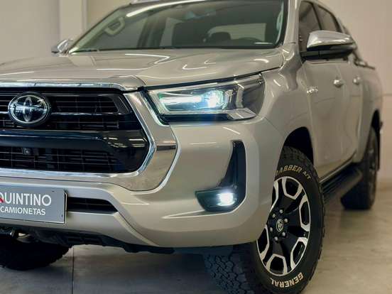 TOYOTA-HILUX-2023